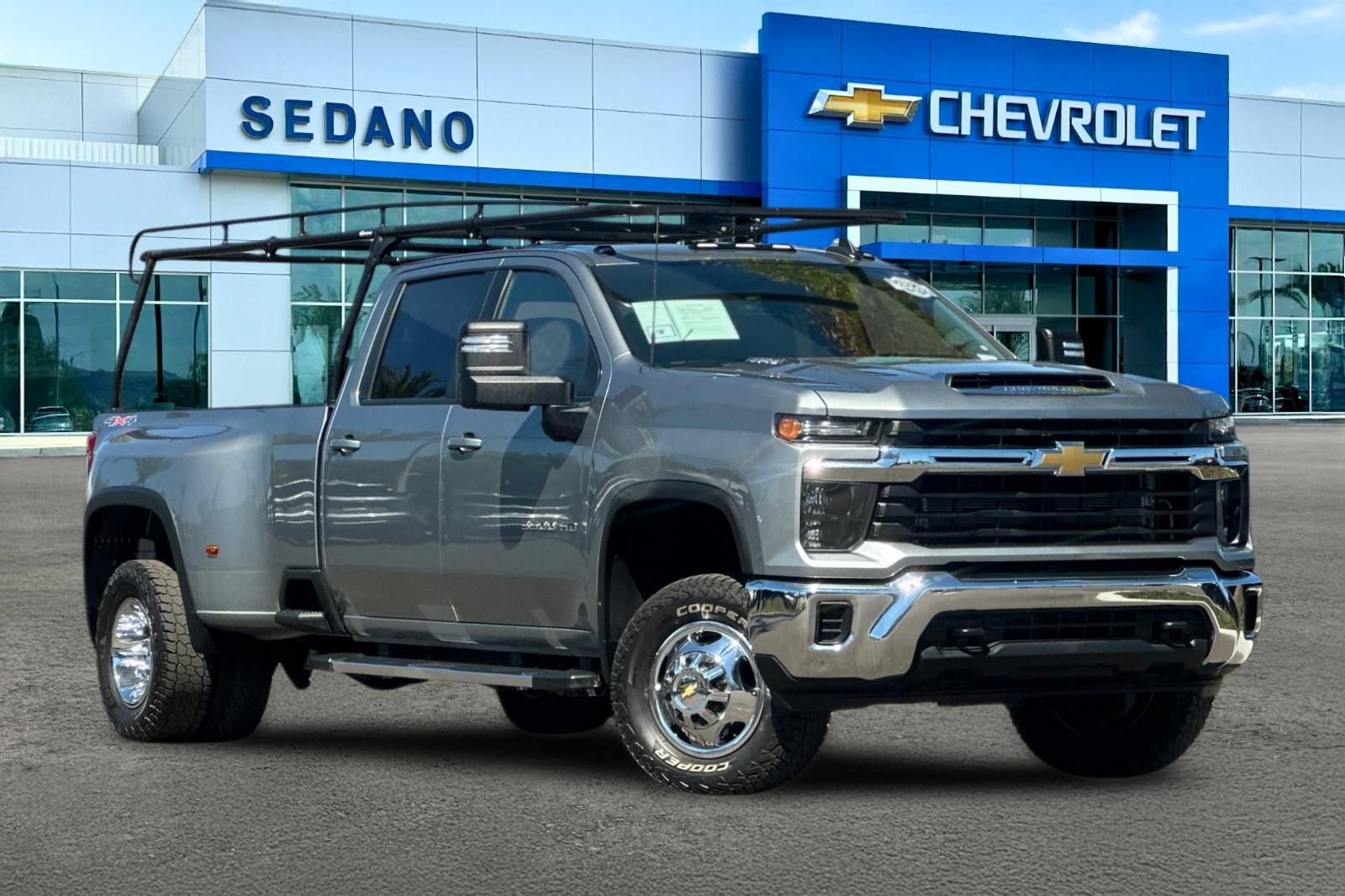 Used 2024 Chevrolet Silverado 3500 LT AWD/4WD image 2