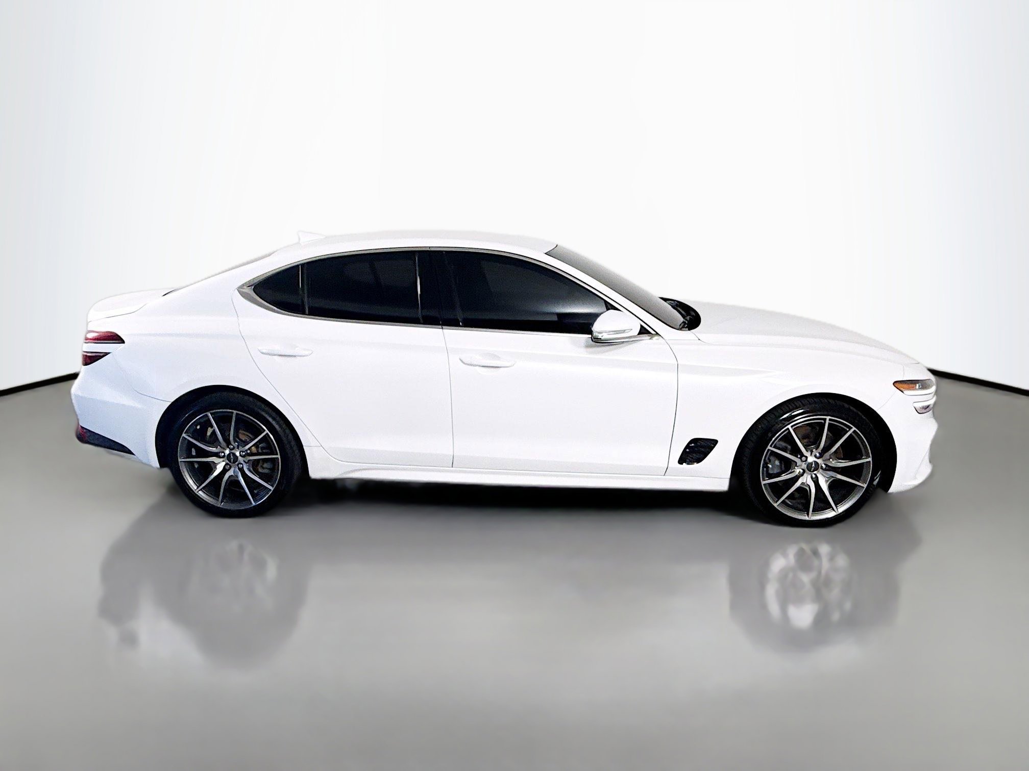 Used 2022 Genesis G70 3.3T image 11