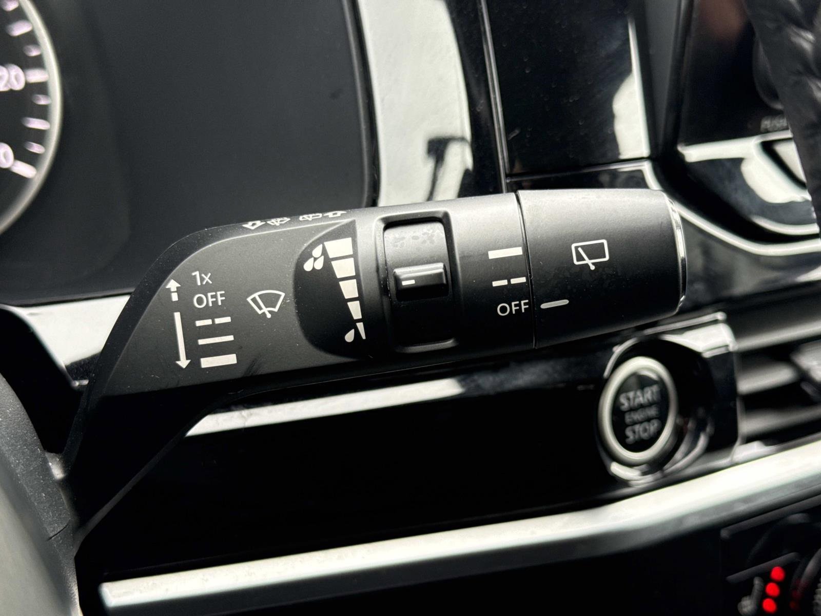 Used 2024 Nissan Pathfinder SV image 16