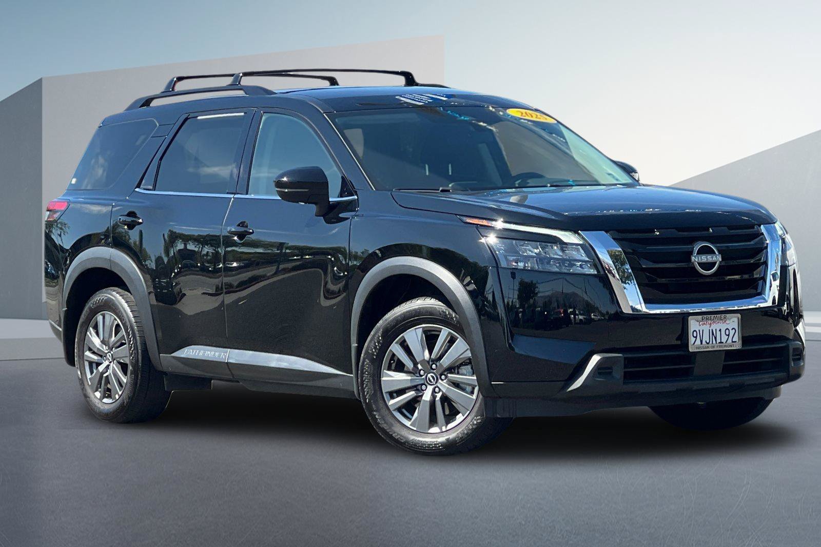 Certified 2025 Nissan Pathfinder SV FWD image 2