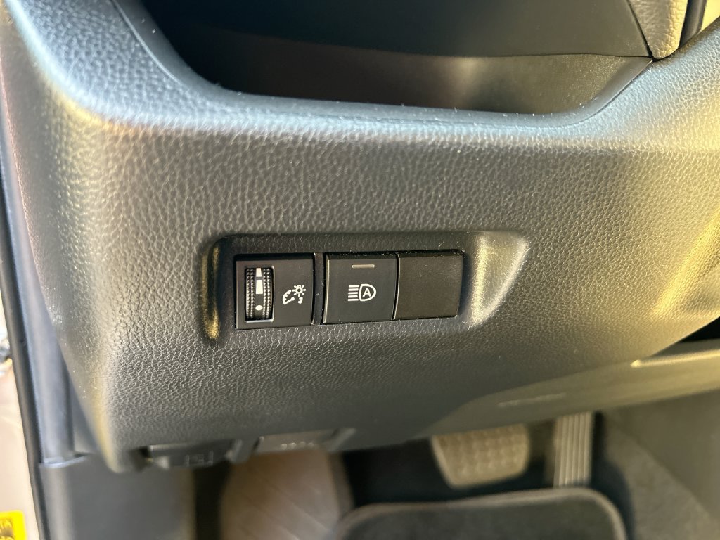 Used 2019 Toyota RAV4 LE FWD image 13