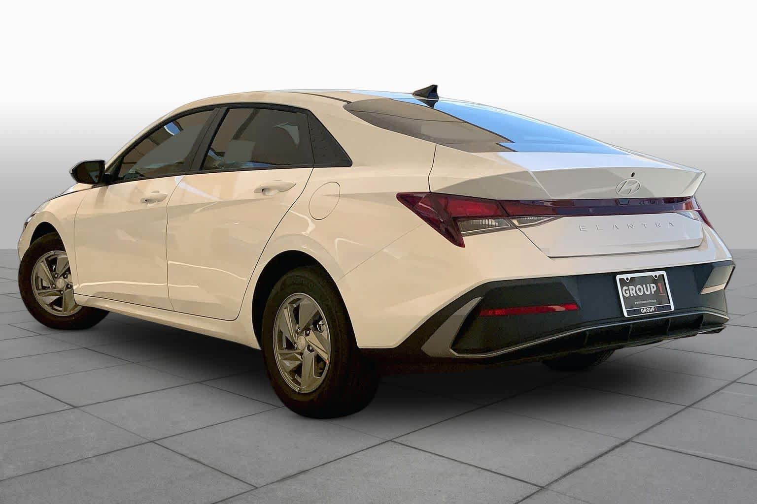 New 2026 Hyundai Elantra SE FWD image 12