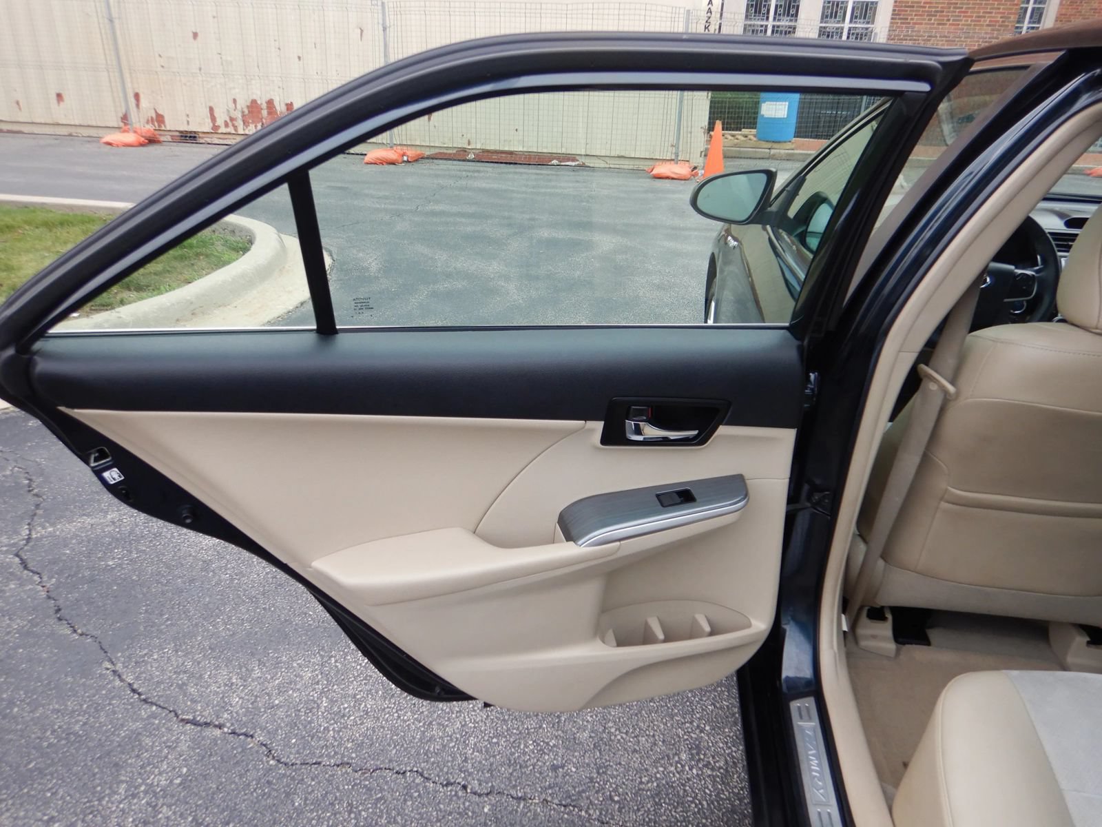 Used 2012 Toyota Camry XLE w/ Leather Pkg FWD image 19