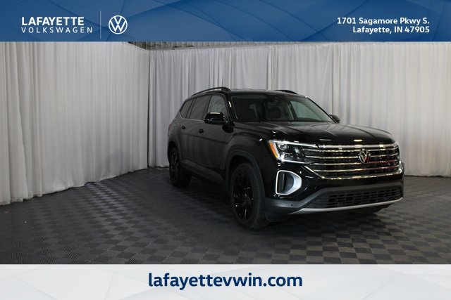 Used 2024 Volkswagen Atlas SE w/ Black Wheel Package