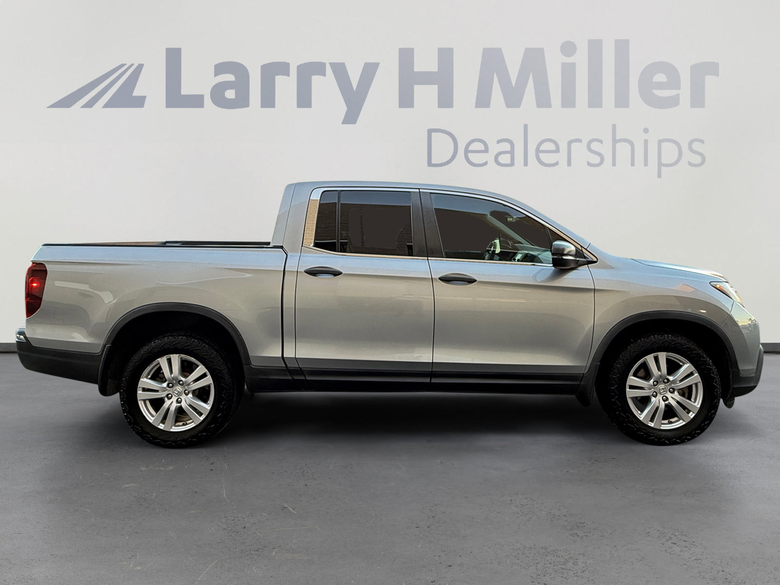 Used 2017 Honda Ridgeline RT image 6