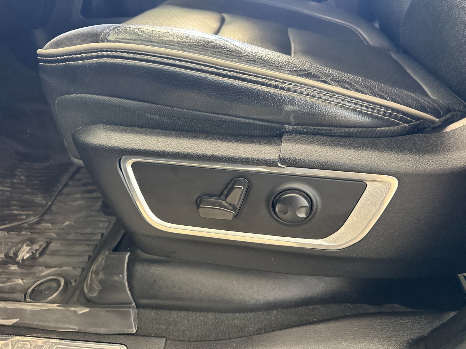 Used 2022 RAM 1500 Laramie RWD image 12
