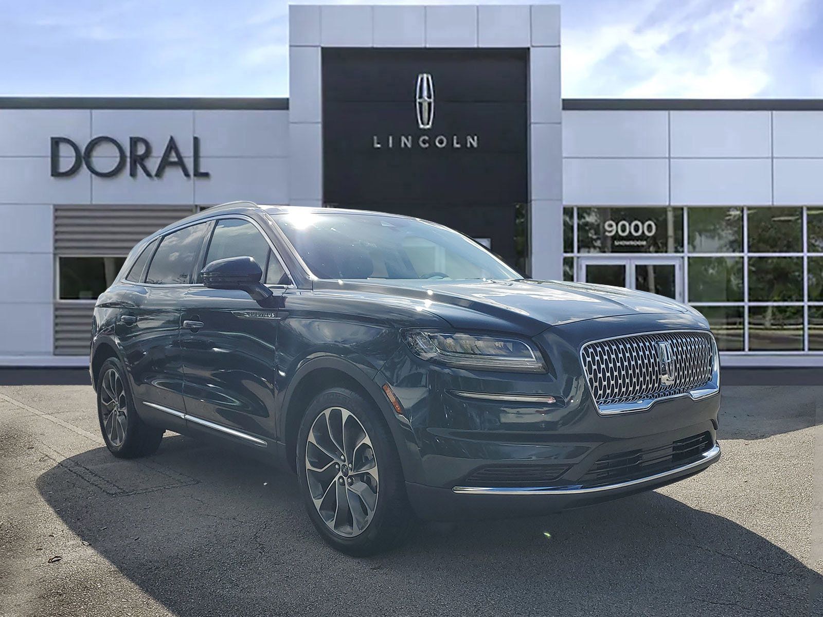 Certified 2021 Lincoln Nautilus Reserve image 1