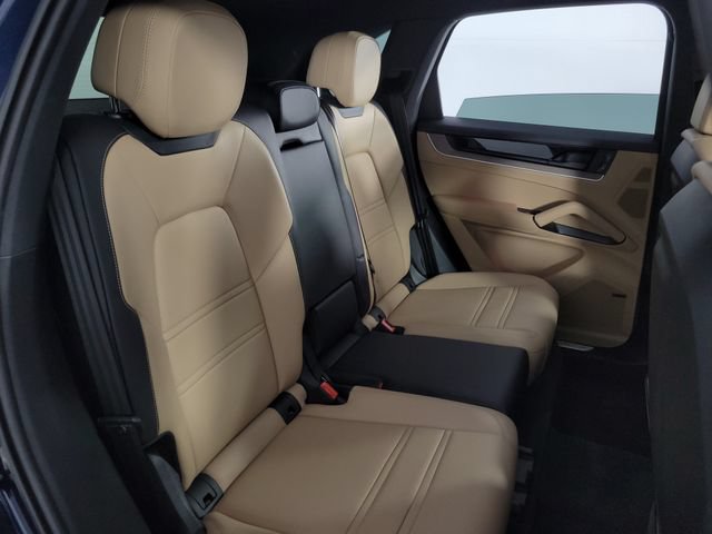 Used 2025 Porsche Cayenne AWD/4WD image 15