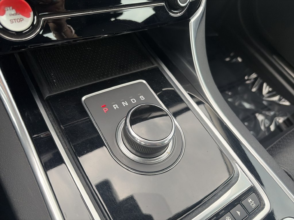 Used 2017 Jaguar XF Prestige AWD/4WD image 28