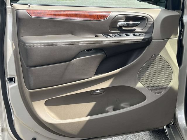 Used 2014 Chrysler Town & Country Touring FWD image 14