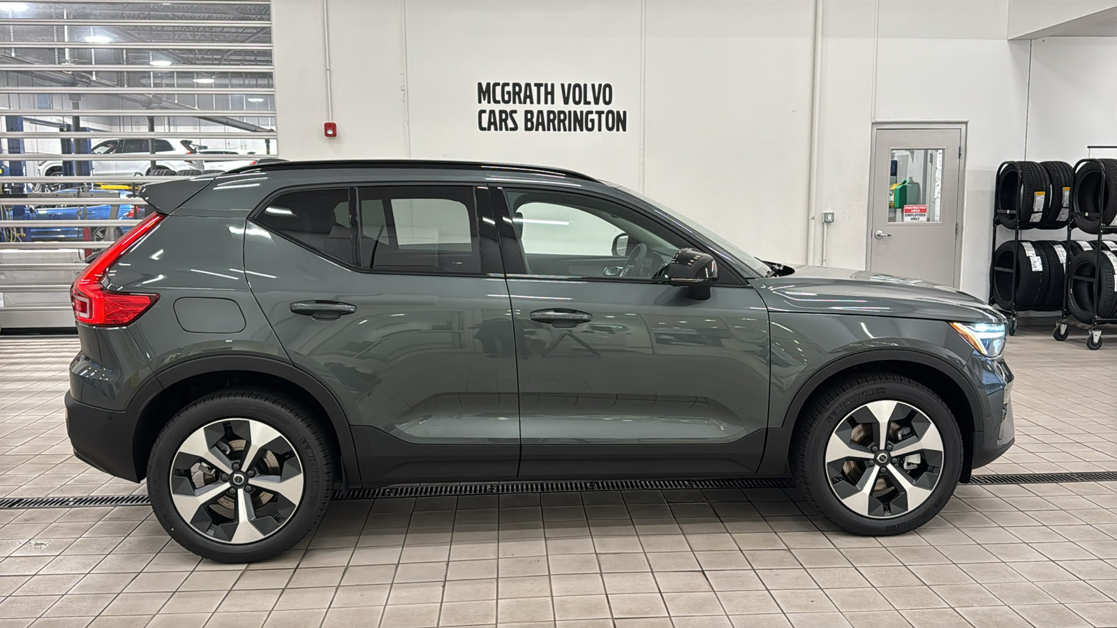 New 2026 Volvo XC40 B5 Plus w/ Protection Package Premier AWD/4WD image 4