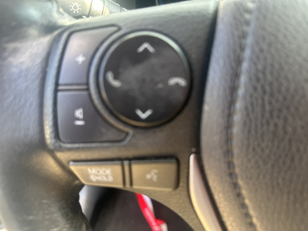 Used 2018 Toyota RAV4 XLE AWD/4WD image 11