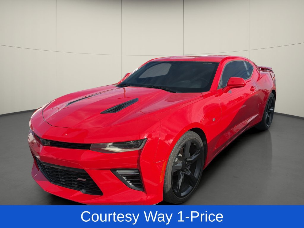 Used 2017 Chevrolet Camaro SS RWD image 4