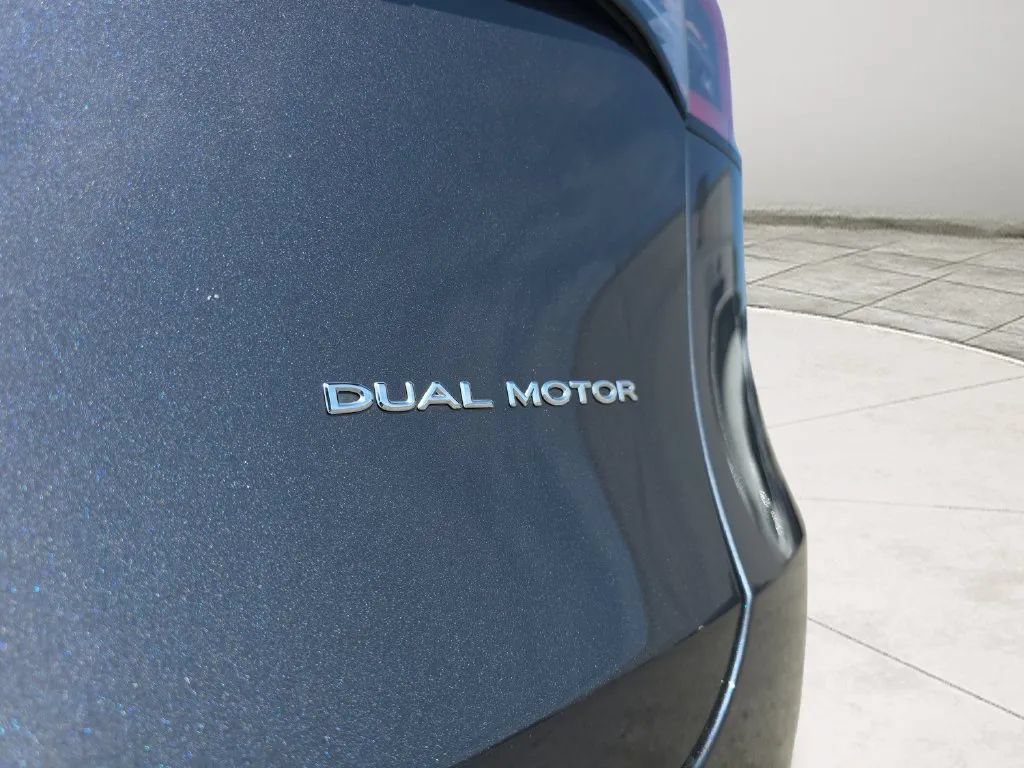 Used 2021 Tesla Model Y Long Range AWD/4WD image 31