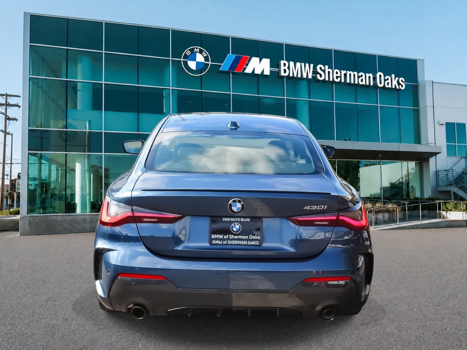 Used 2024 BMW 430i Coupe w/ M Sport Package RWD image 5