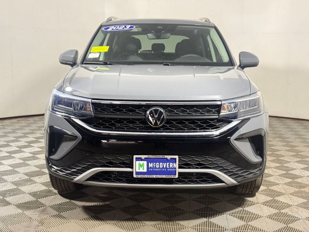 Used 2023 Volkswagen Taos SE w/ Panoramic Sunroof Package AWD/4WD image 11