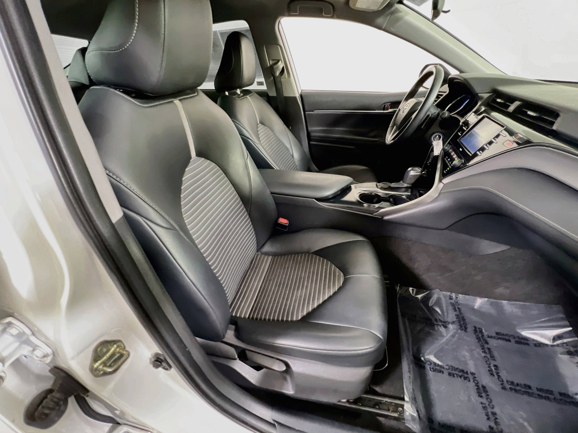 Used 2020 Toyota Camry SE image 25