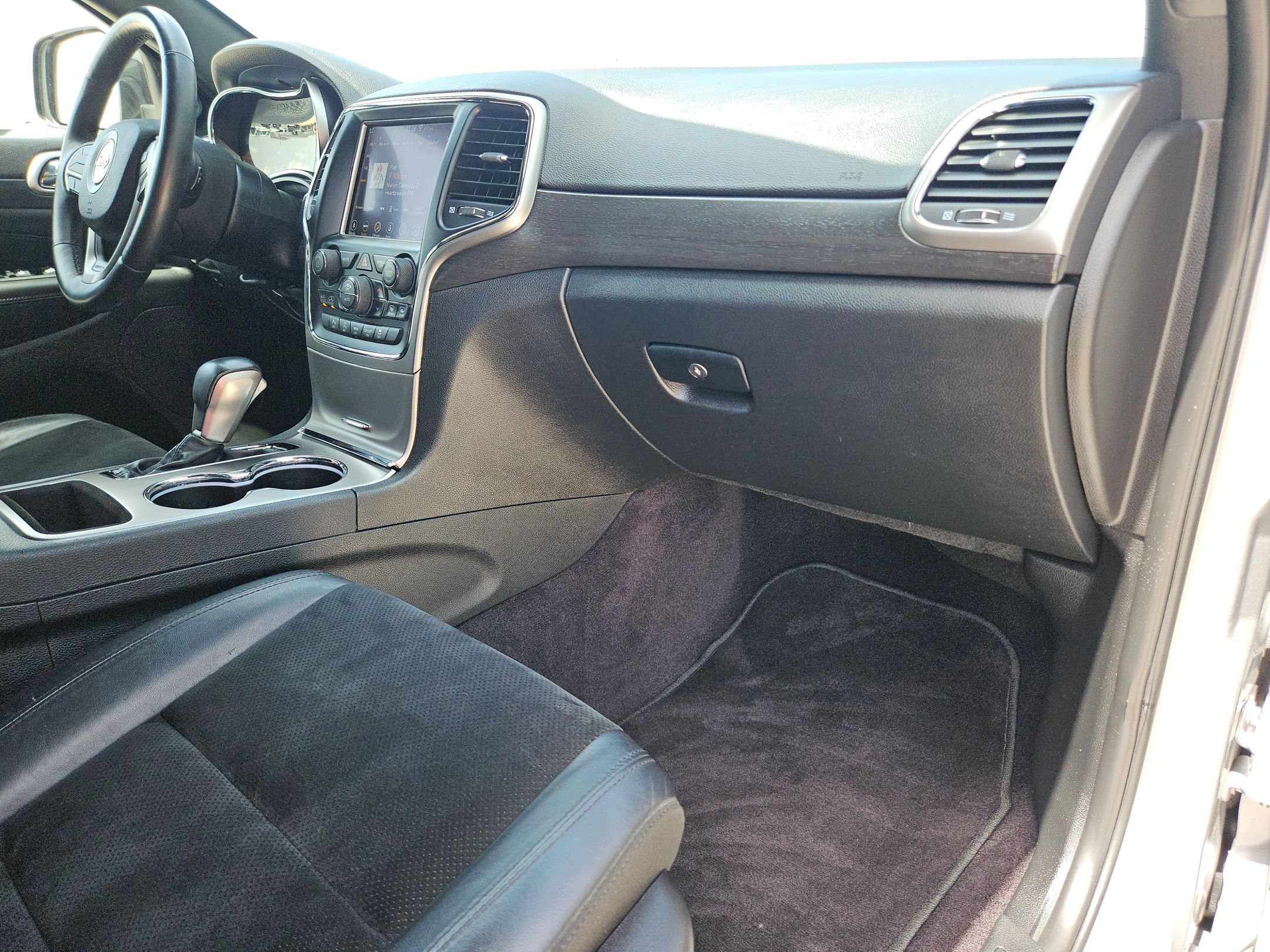 Used 2018 Jeep Grand Cherokee Altitude RWD image 28