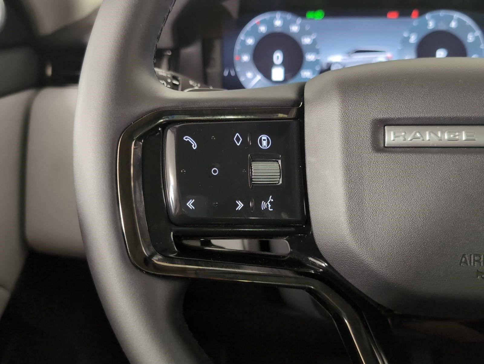 Certified 2025 Land Rover Range Rover Evoque S image 15