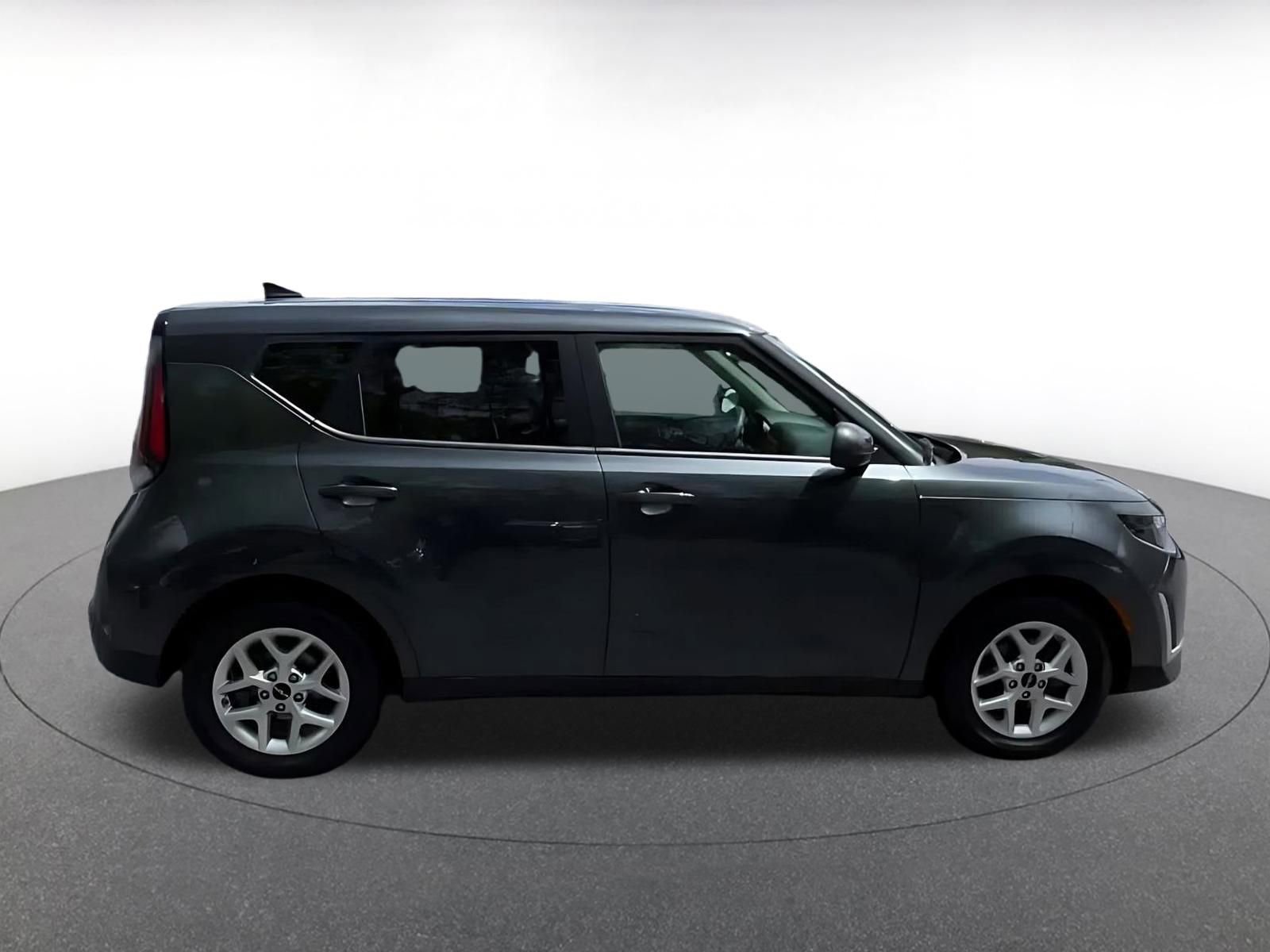Used 2025 Kia Soul LX w/ LX Technology Package image 16
