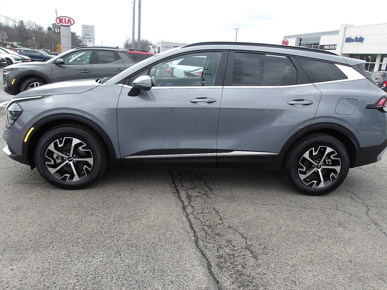 Used 2025 Kia Sportage EX w/ Premium Package image 4