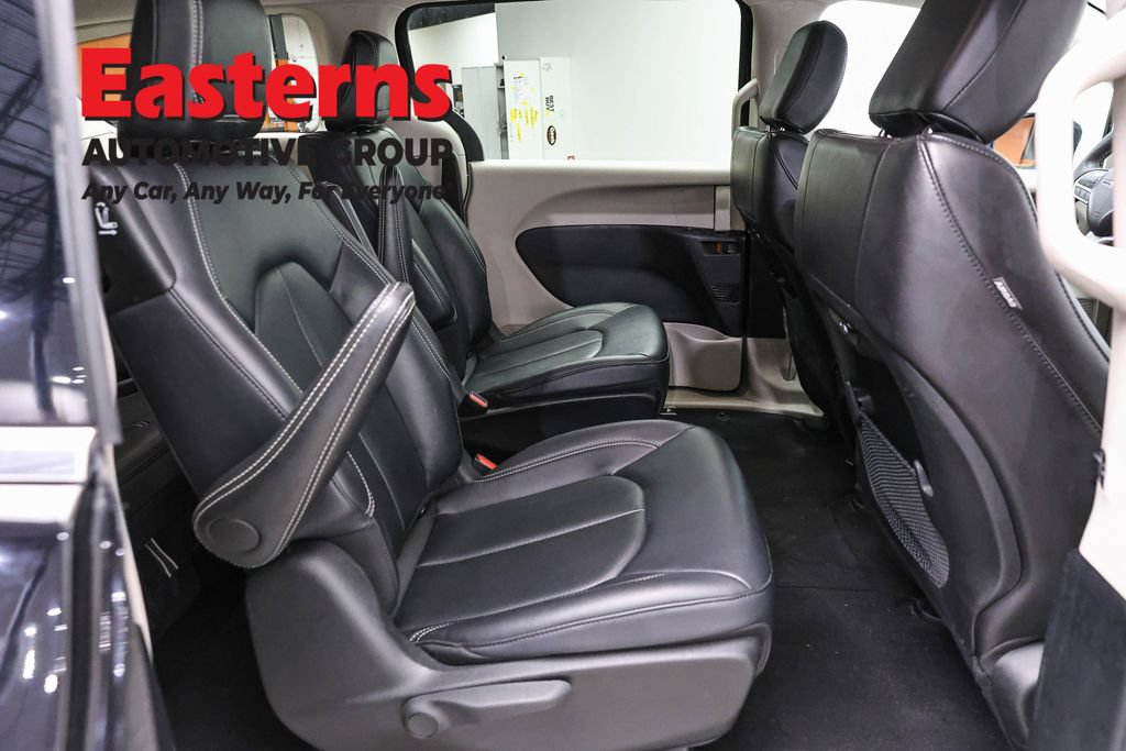 Used 2024 Chrysler Pacifica Limited FWD image 24