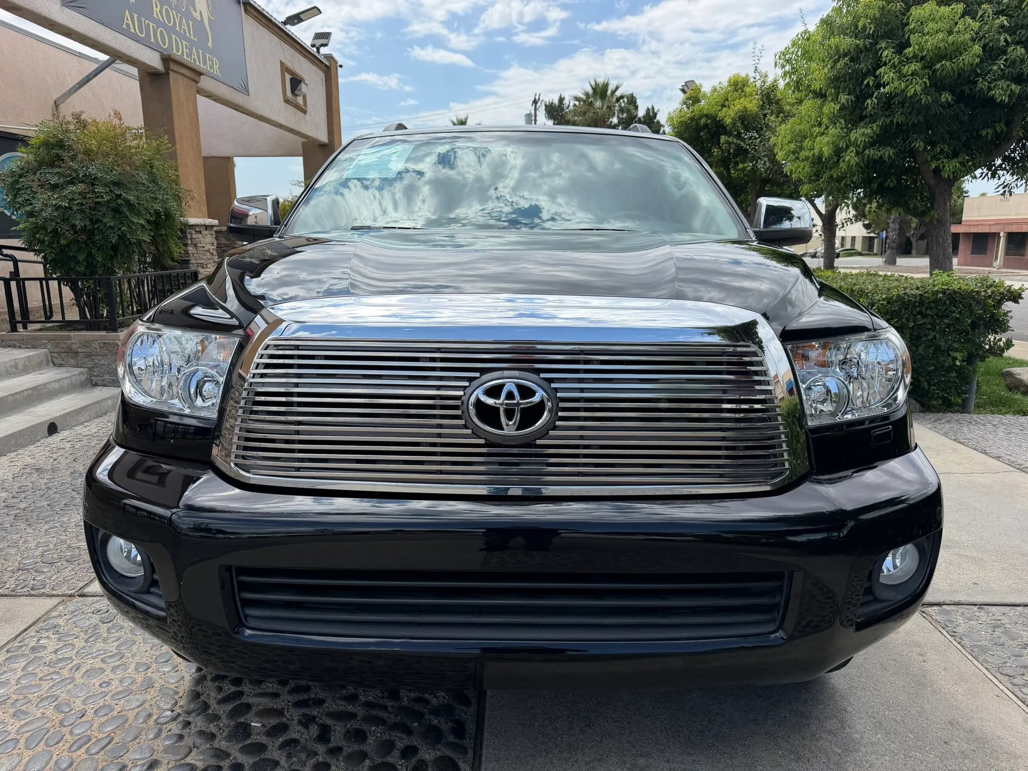 Used 2016 Toyota Sequoia SR5 w/ Premium Package RWD image 2