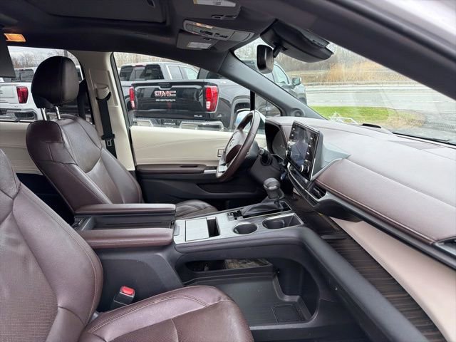 Used 2022 Toyota Sienna Platinum image 10