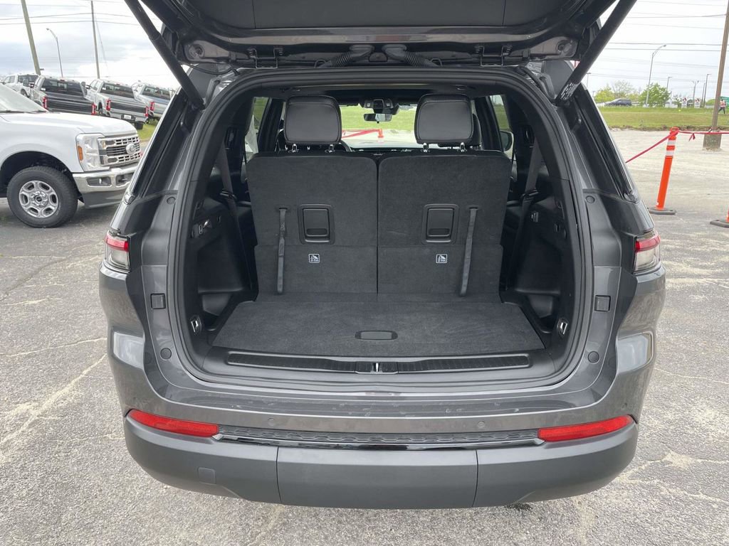 Used 2025 Jeep Grand Cherokee L Altitude image 10