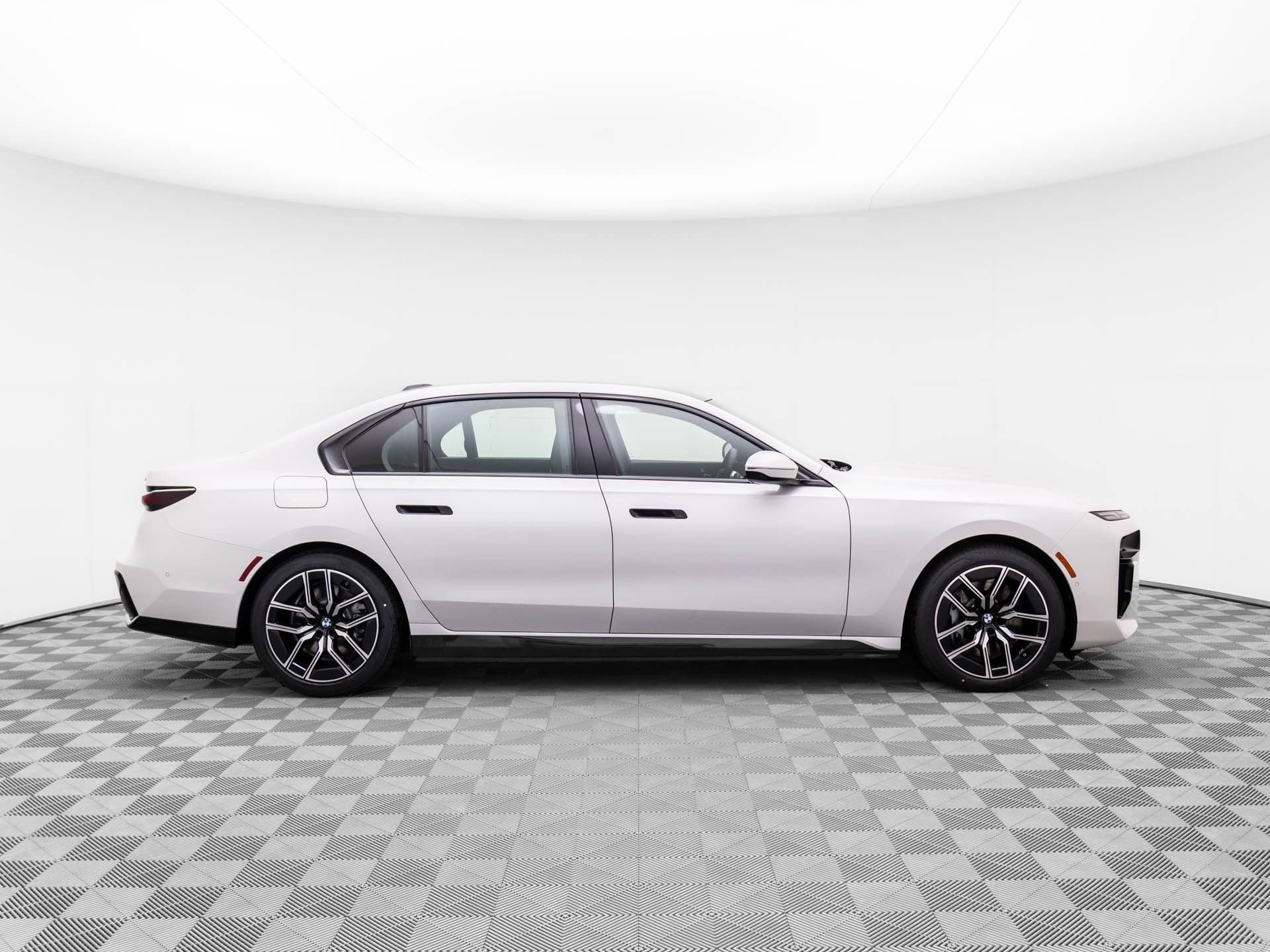New 2025 BMW 750e xDrive AWD/4WD image 8
