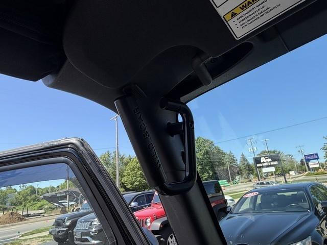 Used 2013 Jeep Wrangler Unlimited Sport w/ Connectivity Group AWD/4WD image 22