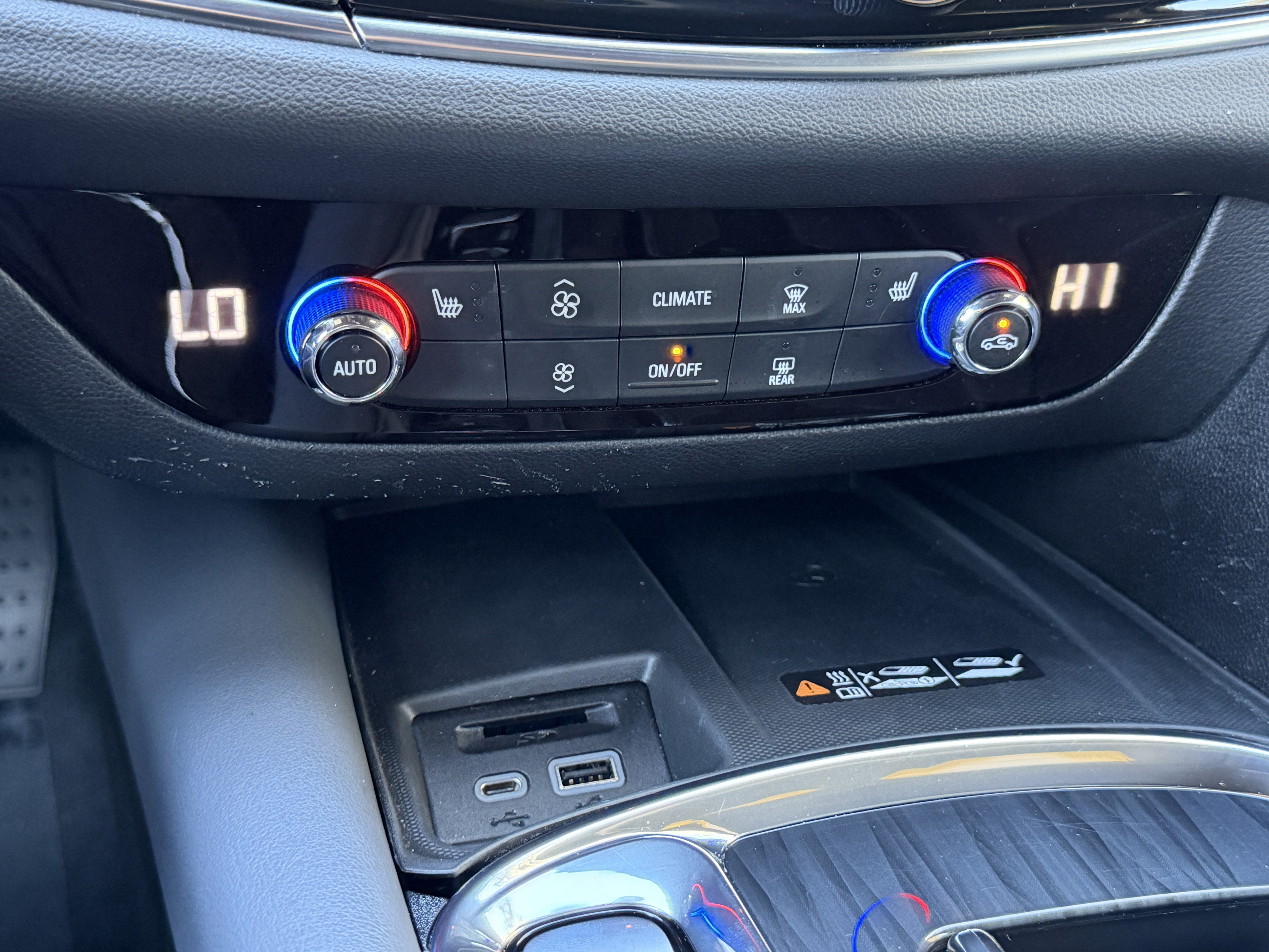 Used 2023 Buick Enclave Essence image 22