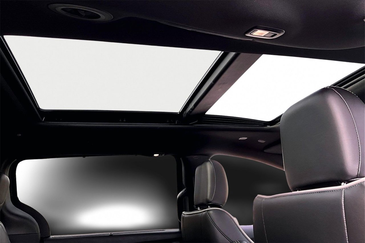 Used 2023 Chrysler Pacifica Limited w/ S Appearance Package image 15