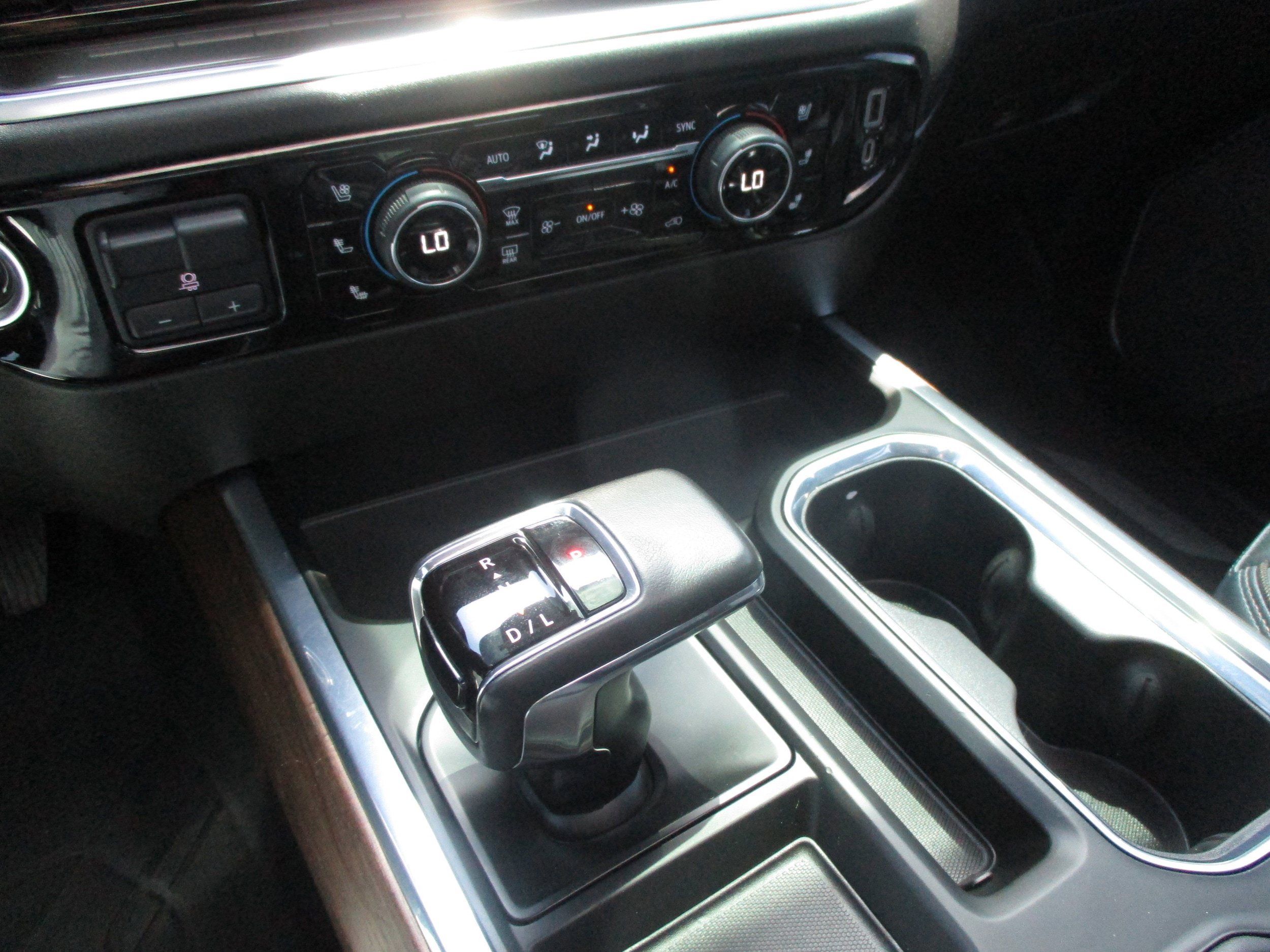 Used 2022 Chevrolet Silverado 1500 High Country w/ High Country Premium Package AWD/4WD image 31