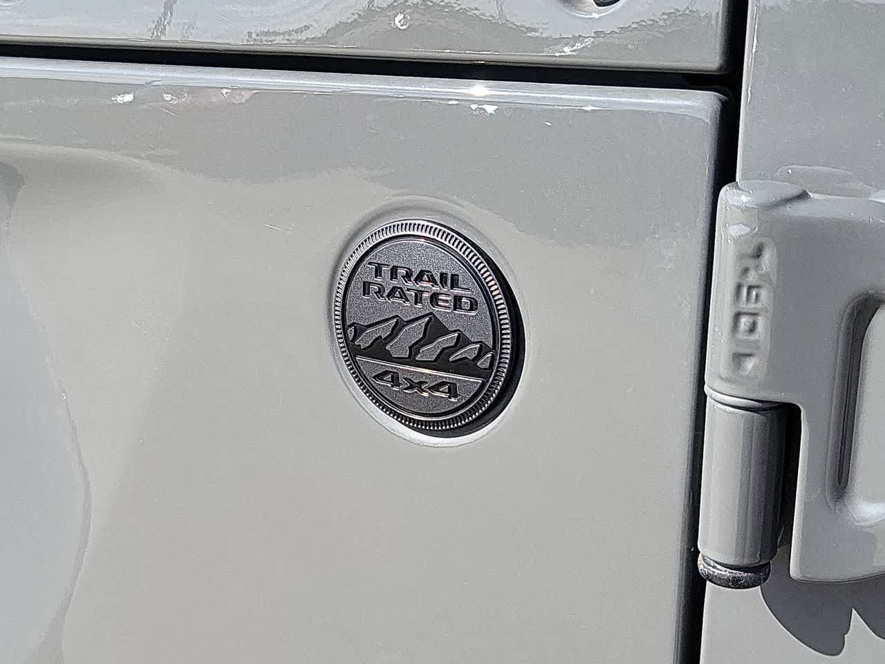 Used 2023 Jeep Gladiator Overland AWD/4WD image 15