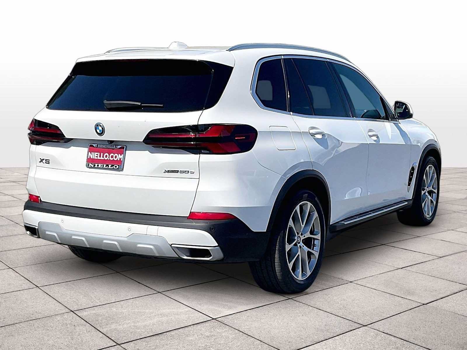 Used 2025 BMW X5 xDrive50e AWD/4WD image 15