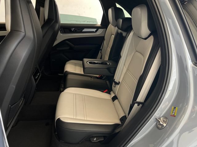 Used 2025 Porsche Cayenne S AWD/4WD image 37