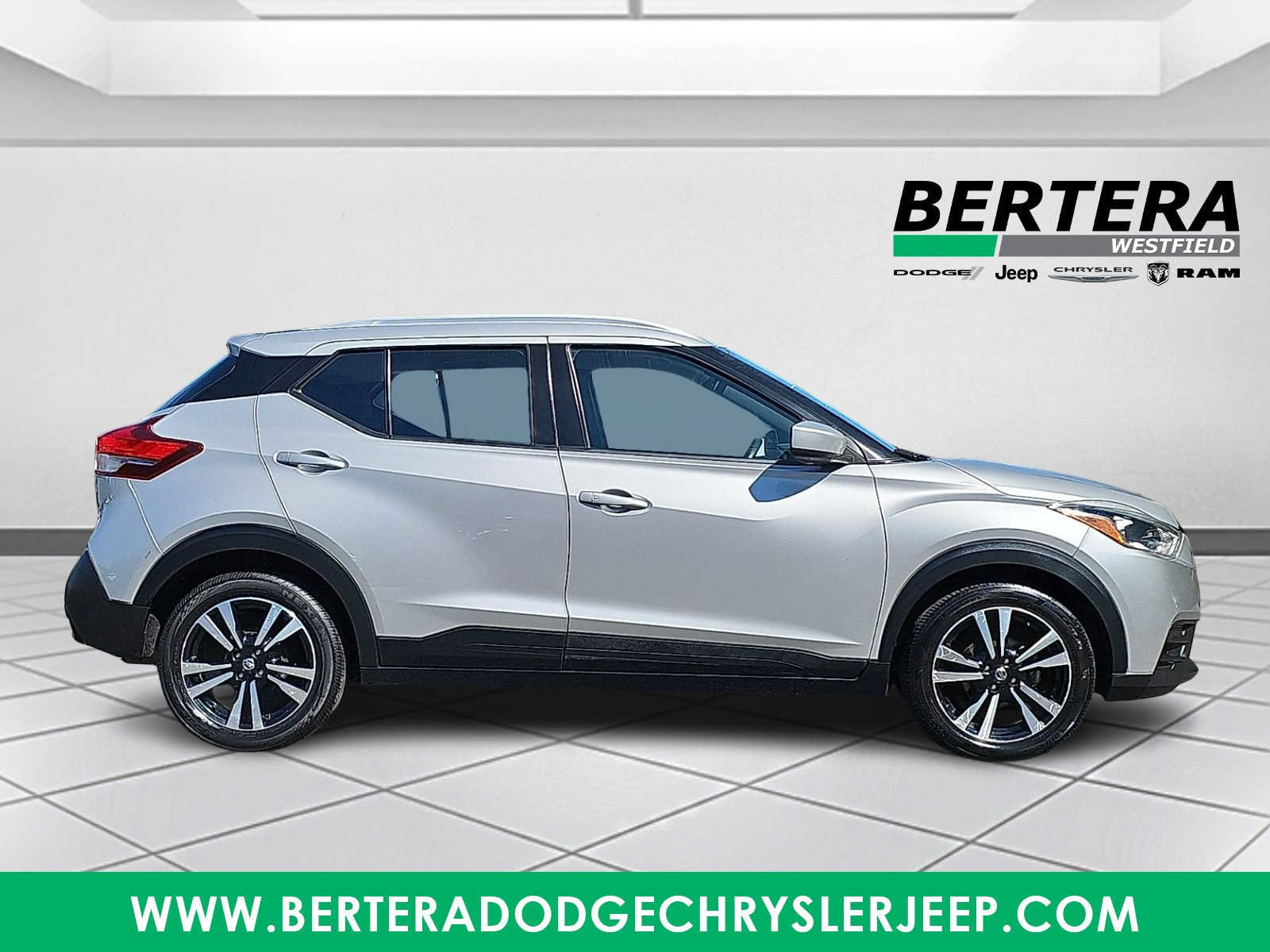 Used 2019 Nissan Kicks SV FWD image 7