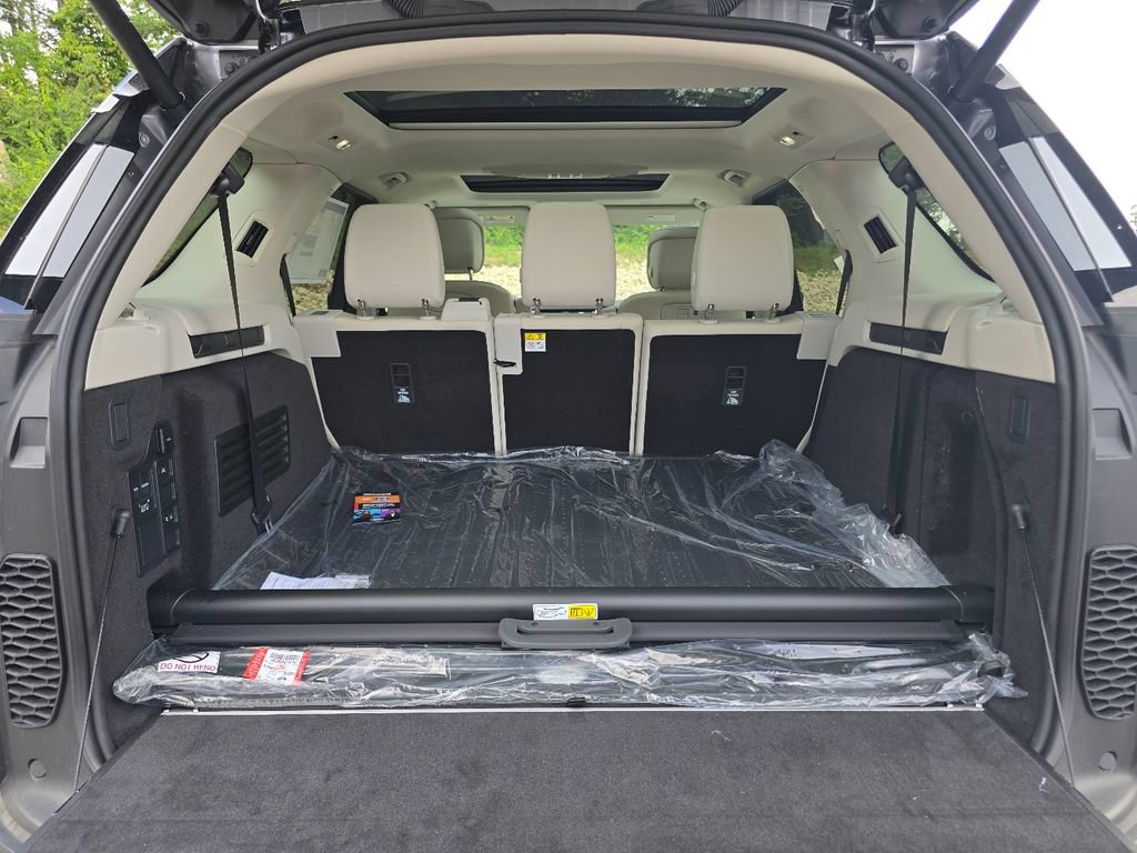 New 2026 Land Rover Discovery S AWD/4WD image 30