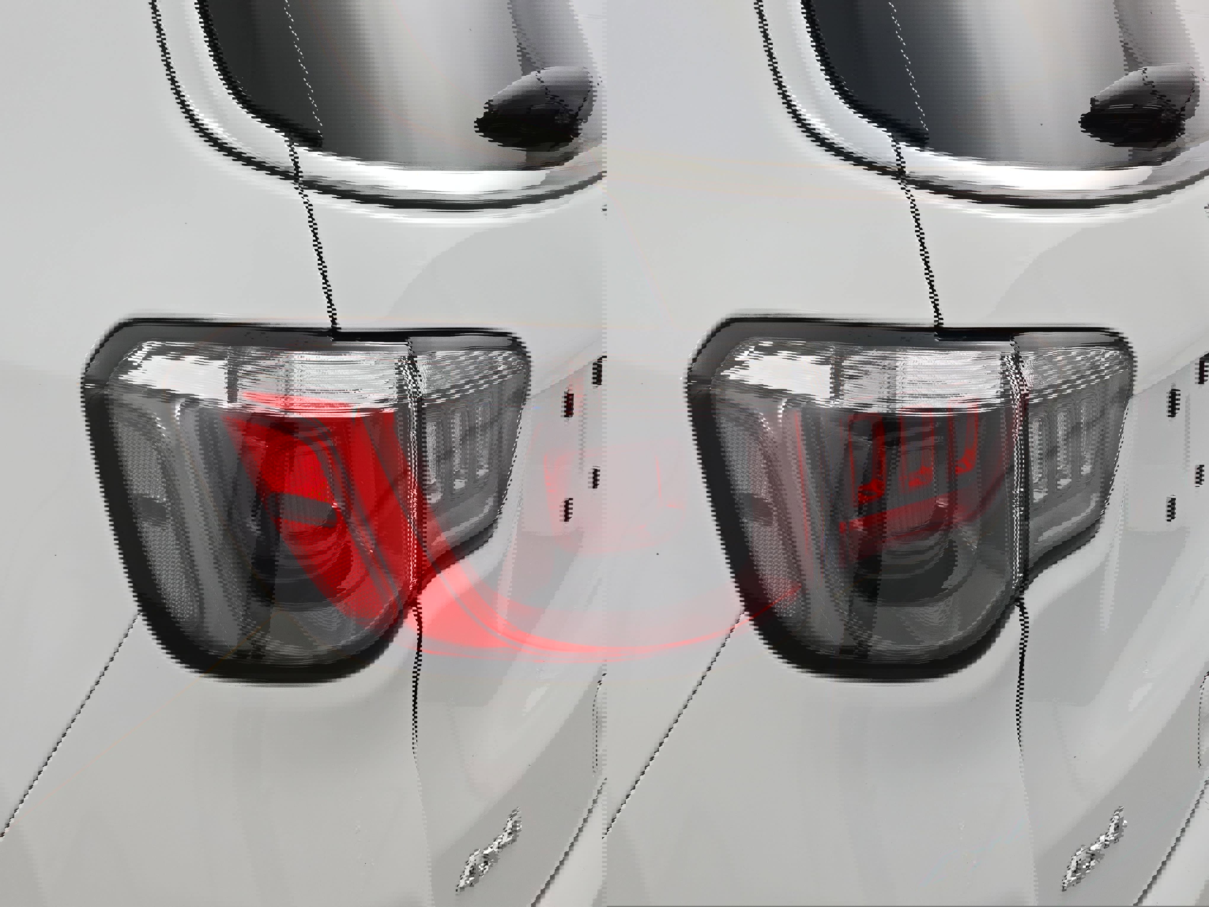 Used 2023 Jeep Compass Latitude image 32