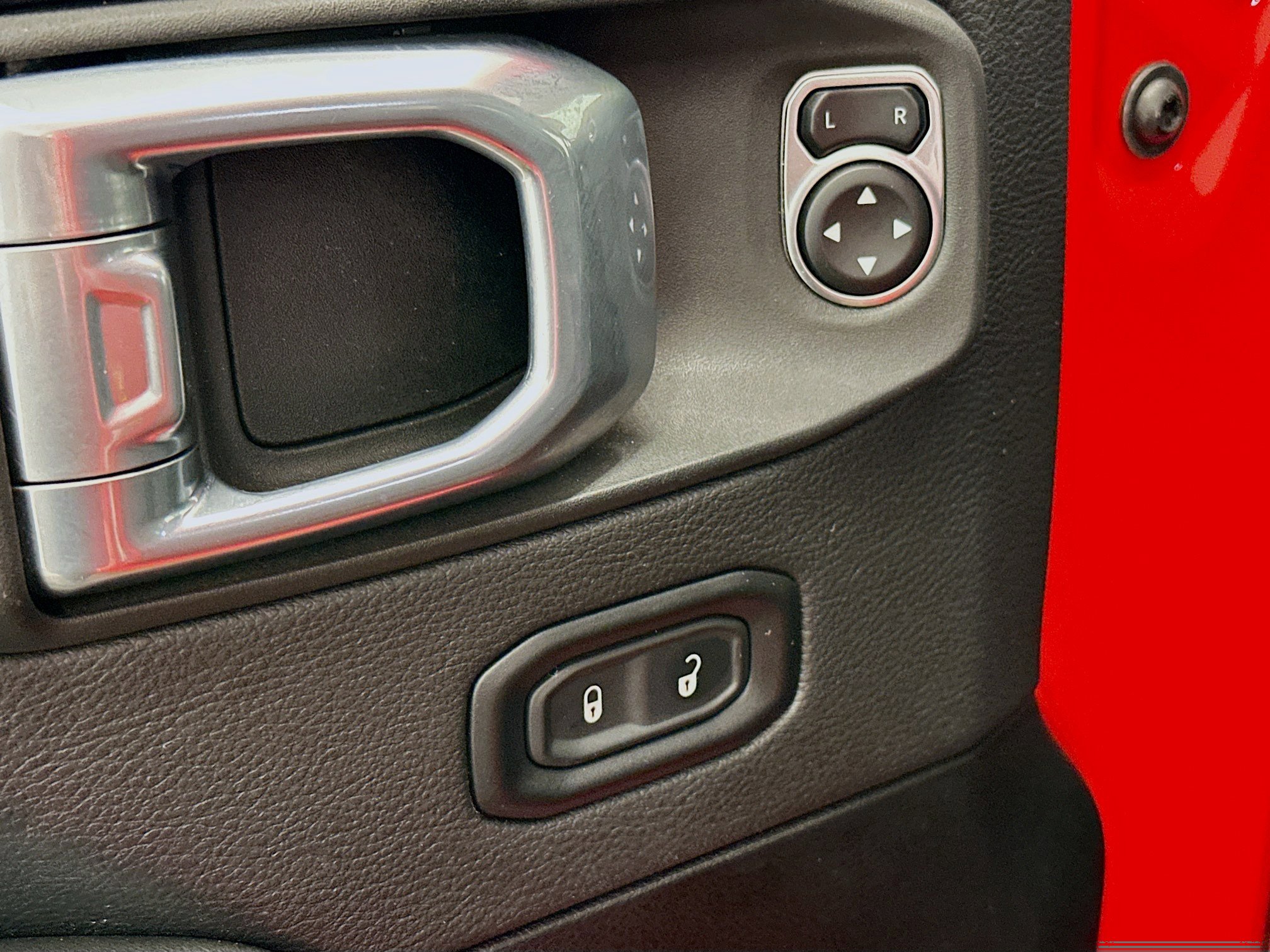 Used 2025 Jeep Wrangler Sahara image 15