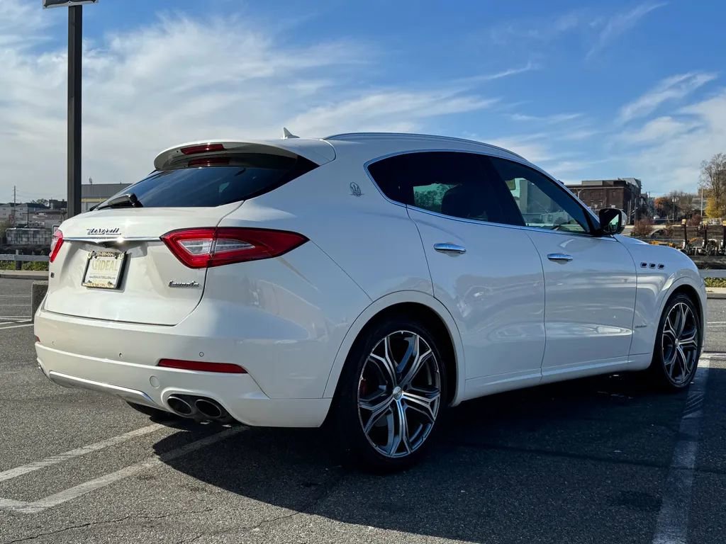 Used 2019 Maserati Levante GranLusso image 6