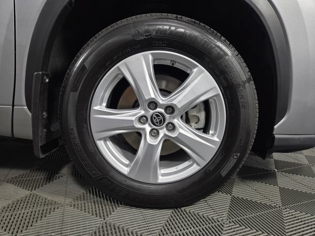 Used 2024 Toyota Highlander LE AWD/4WD image 11