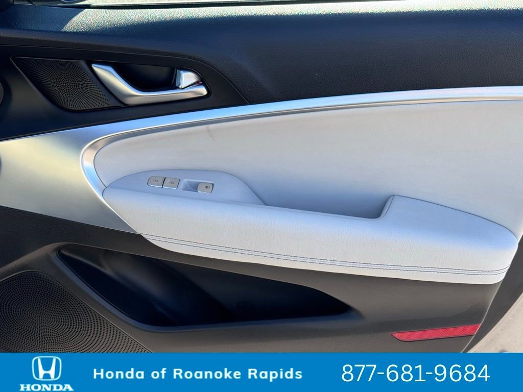 Used 2024 Genesis G70 2.5T image 24