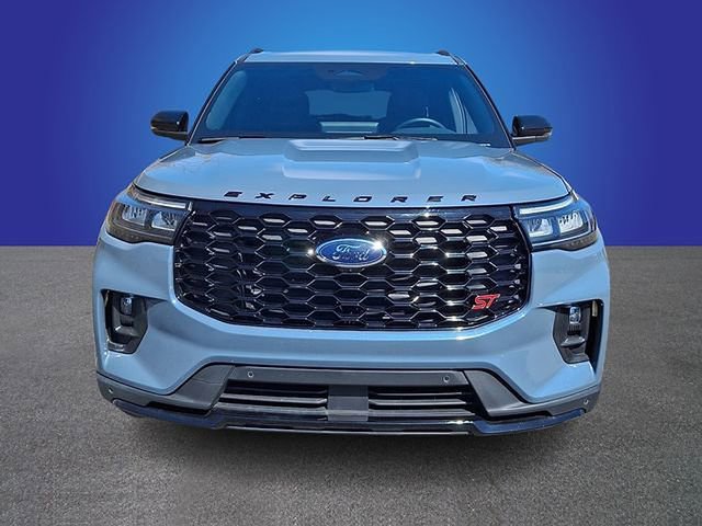 Used 2025 Ford Explorer ST AWD/4WD image 2