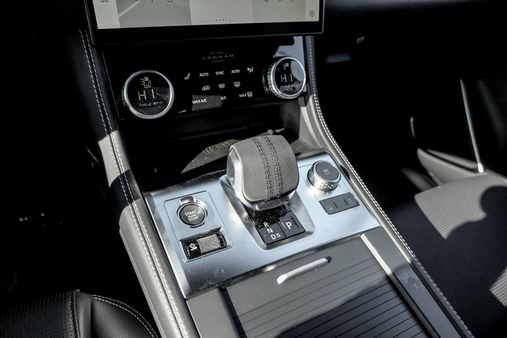 New 2025 Jaguar F-PACE R-Dynamic S image 14