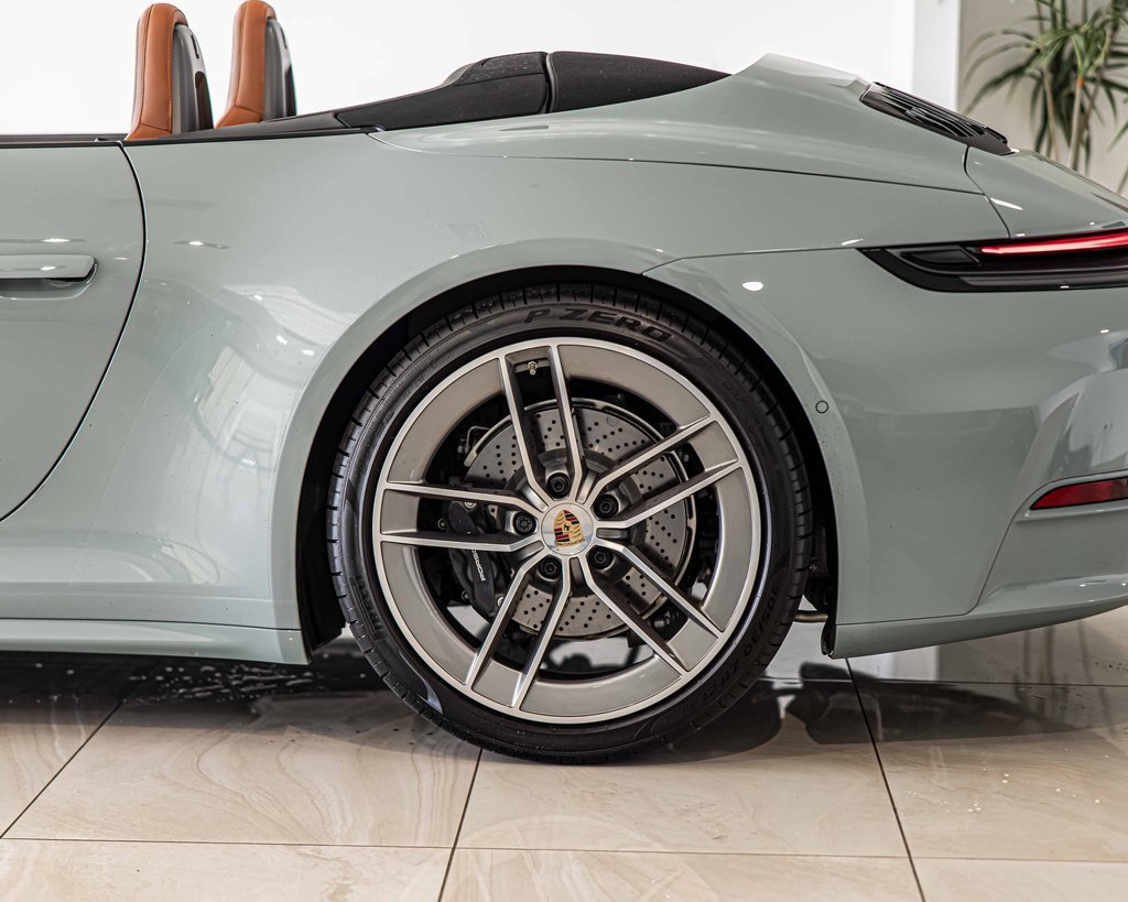 Used 2025 Porsche 911 Carrera image 8