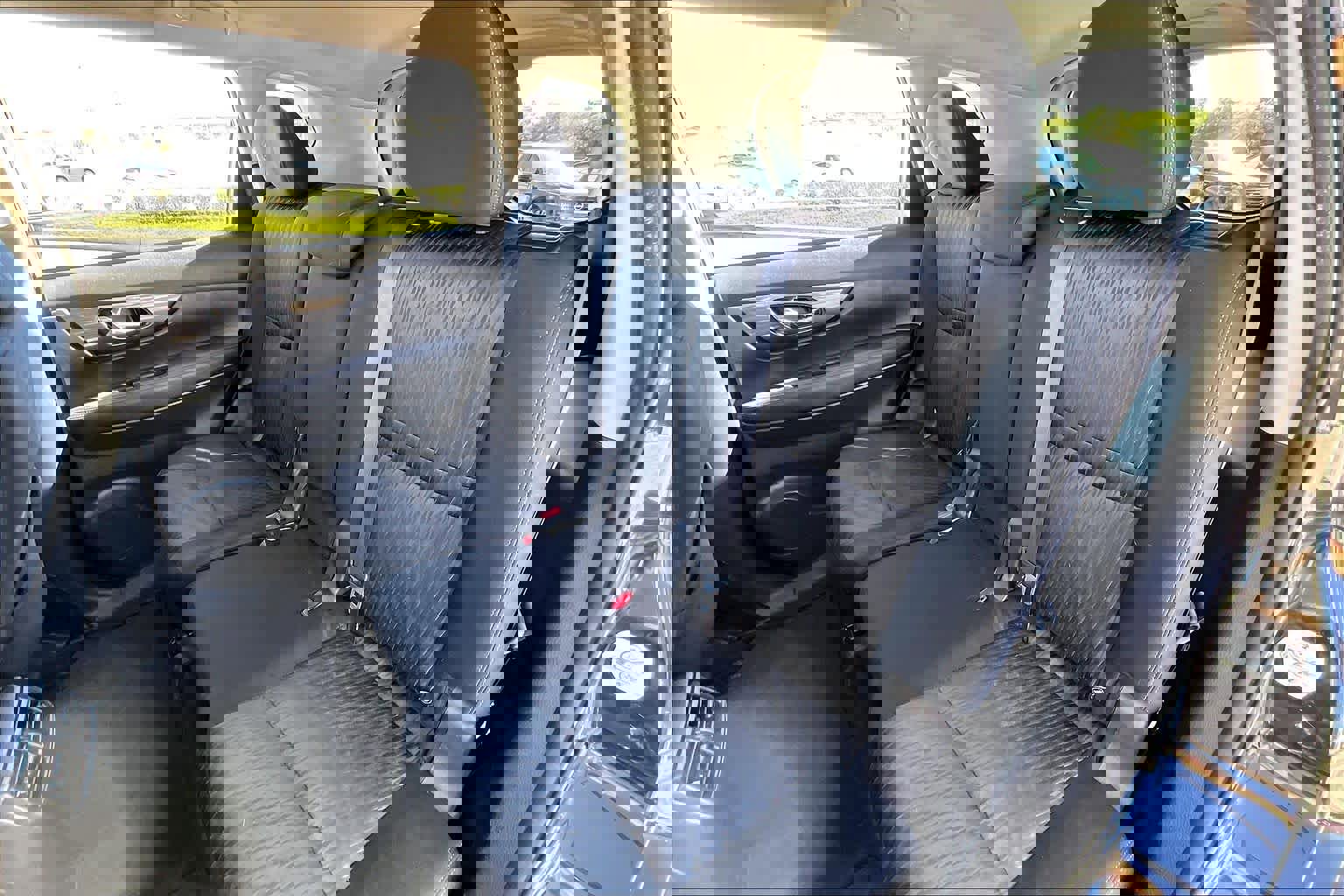 Used 2018 Nissan Rogue SV image 21