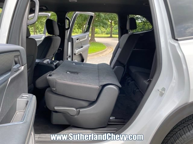 Used 2025 GMC Acadia Elevation FWD image 40