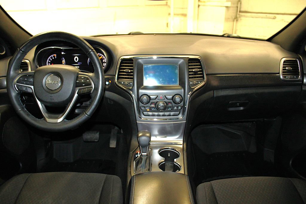 Used 2018 Jeep Grand Cherokee Laredo AWD/4WD image 9